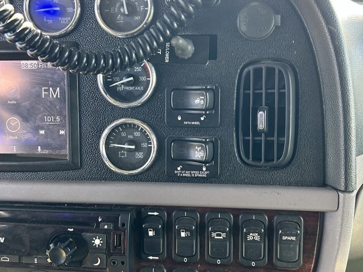 2017-peterbilt-389-image-72