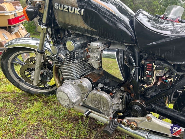 suzuki-gs1100gl-motorcycle-image-11