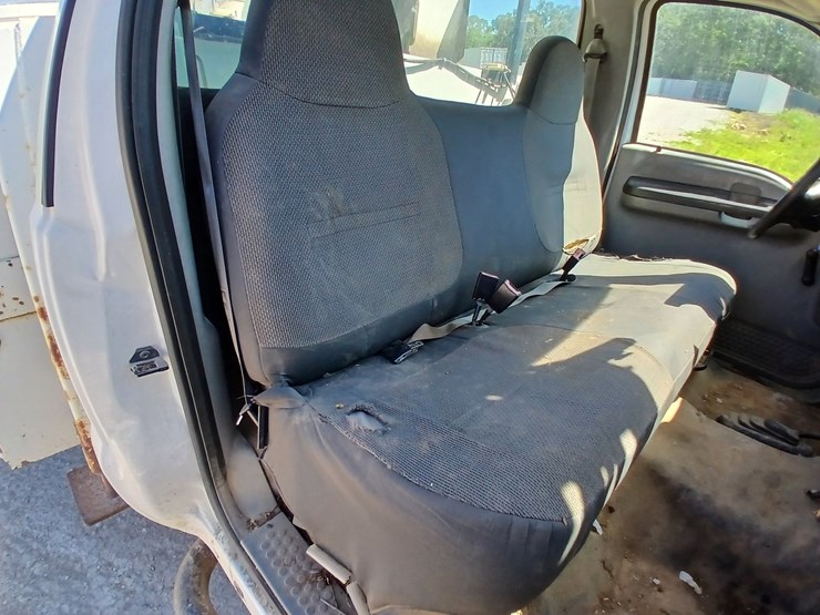 2003-ford-f550-image-35