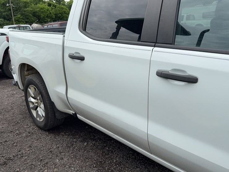 #3014-•-2022-chevy-silverado-pickup-truck-image-7
