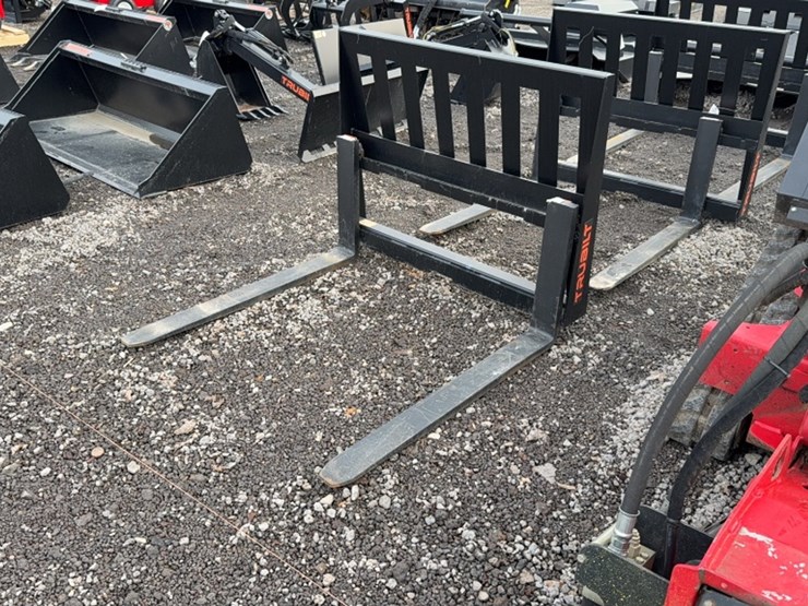 #2072-•-42"-skid-steer-pallet-forks-image-1
