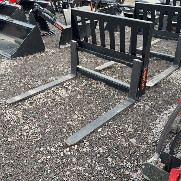 #2072 • 42" SKID STEER PALLET FORKS