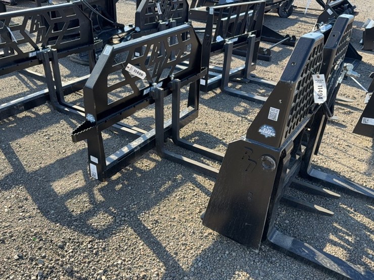 #2040-•-blue-diamond-48"-skid-steer-block-pallet-forks-image-1
