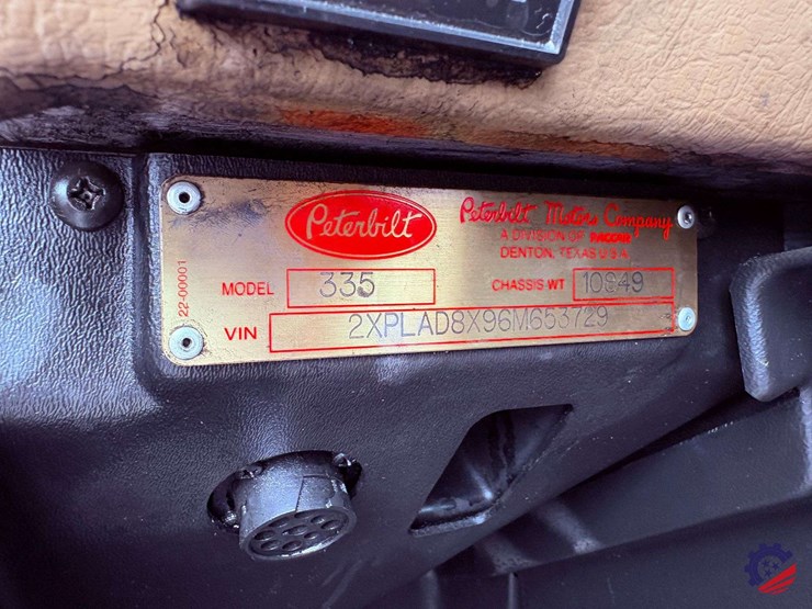 2006-peterbilt-335-image-60