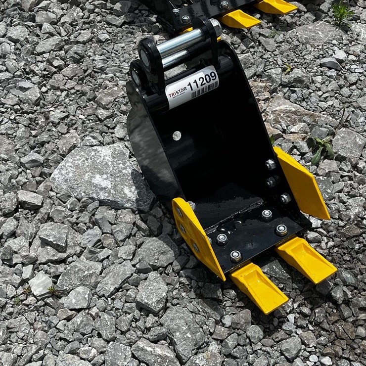 Unused 2026 CE 8in Toothed Bucket