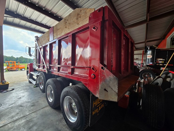2003-mack-ch613-image-3