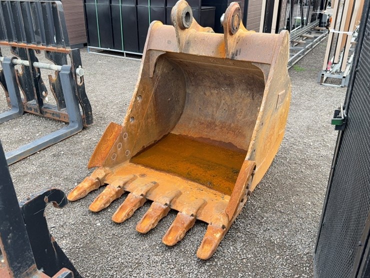 #2031-•-cat-44"-excavator-bucket-image-2