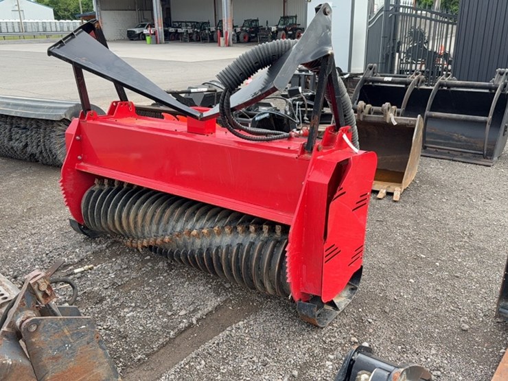 #2011-•-giyi-72"-skid-steer-drum-mulcher-image-1