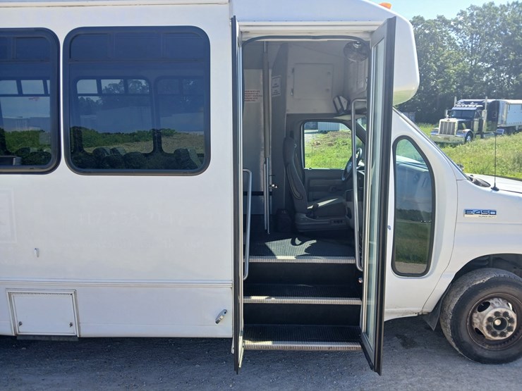 2009-ford-e450-image-36