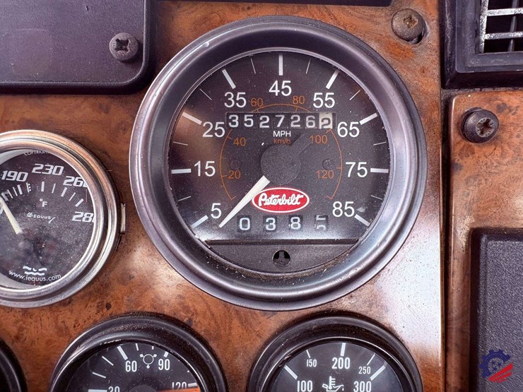2006-peterbilt-335-image-65