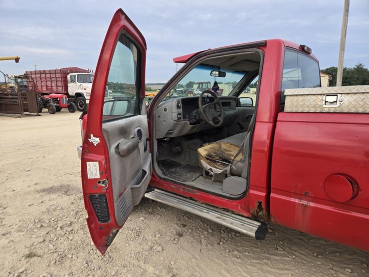 2000-chevrolet-3500-image-12