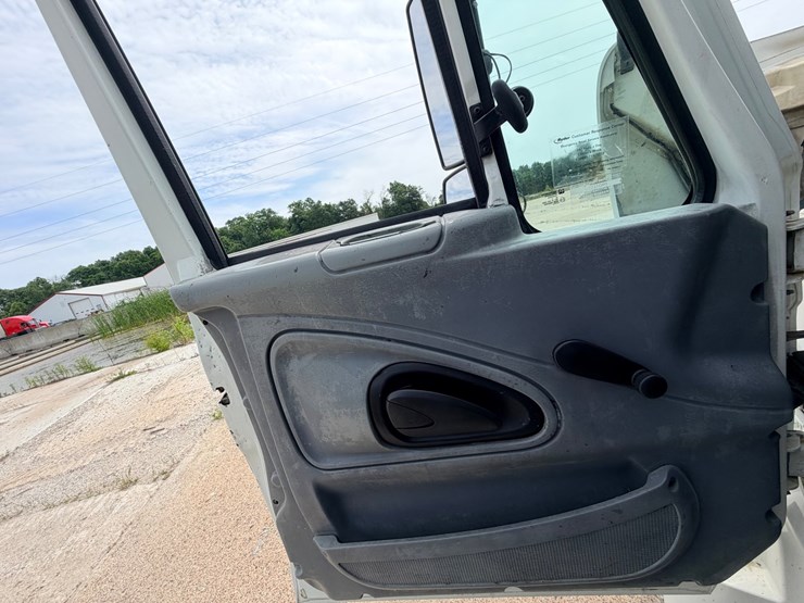 2005-international-durastar-4300-image-70
