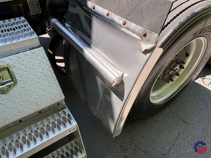 2020-peterbilt-579-image-35