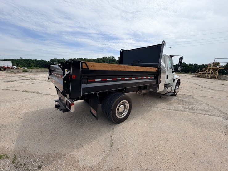 2005-international-durastar-4300-image-11