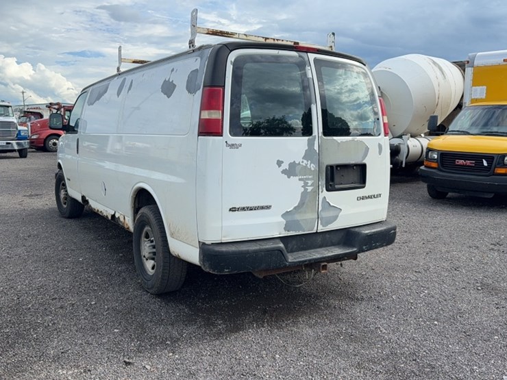2004-chevrolet-3500-image-10