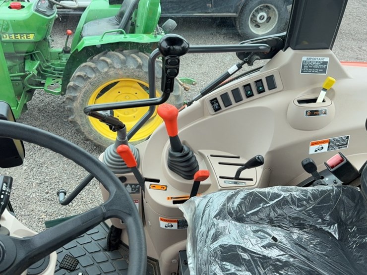 kubota-m7040-image-17