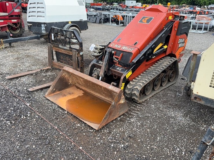 ditch-witch-sk800-image-1