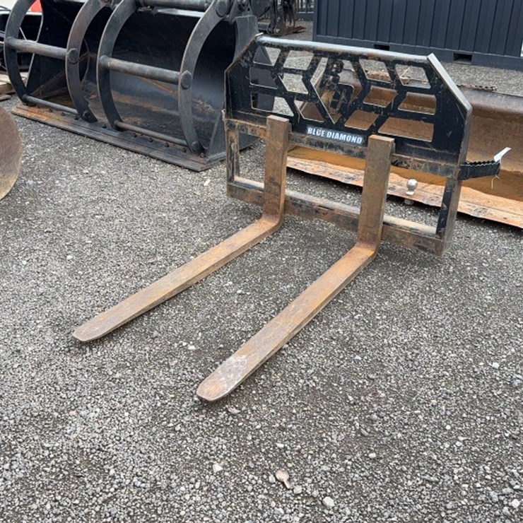 #2015 • BLUE DIAMOND 48" SKID STEER PALLET FORKS