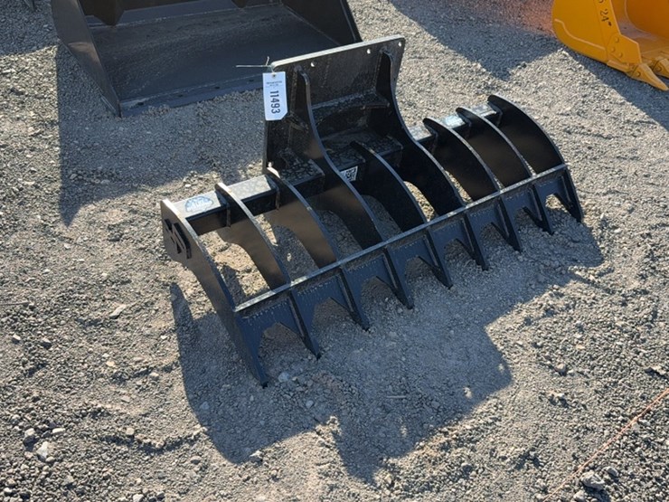 #2051-•-blue-diamond-48"-bolt-on-root-rake-image-1