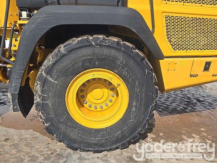 2023-deere-260e-image-12