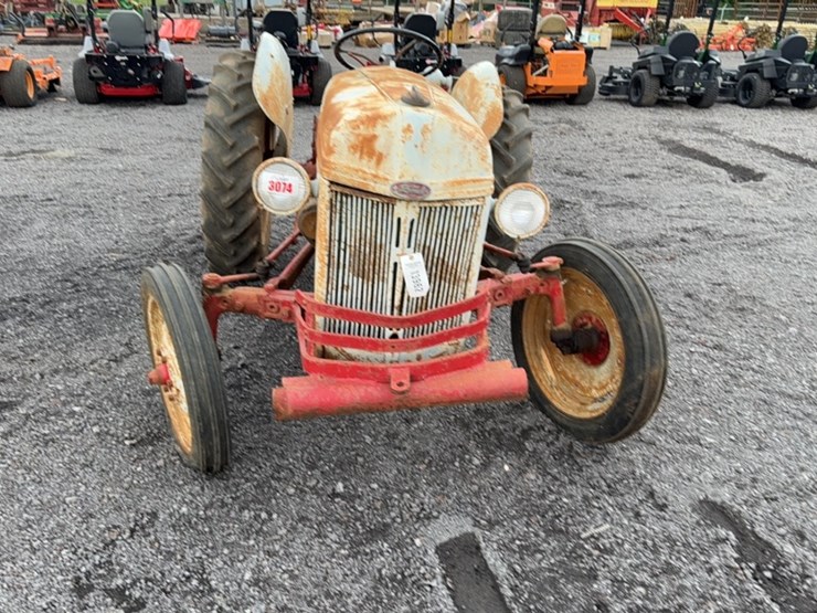 ford-tractor-image-2