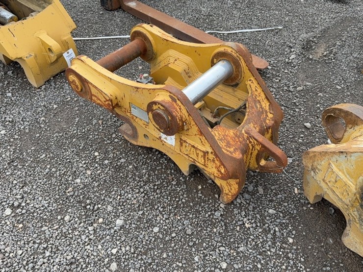 #2020-•-cat-excavator-hyd-quick-coupler-image-1