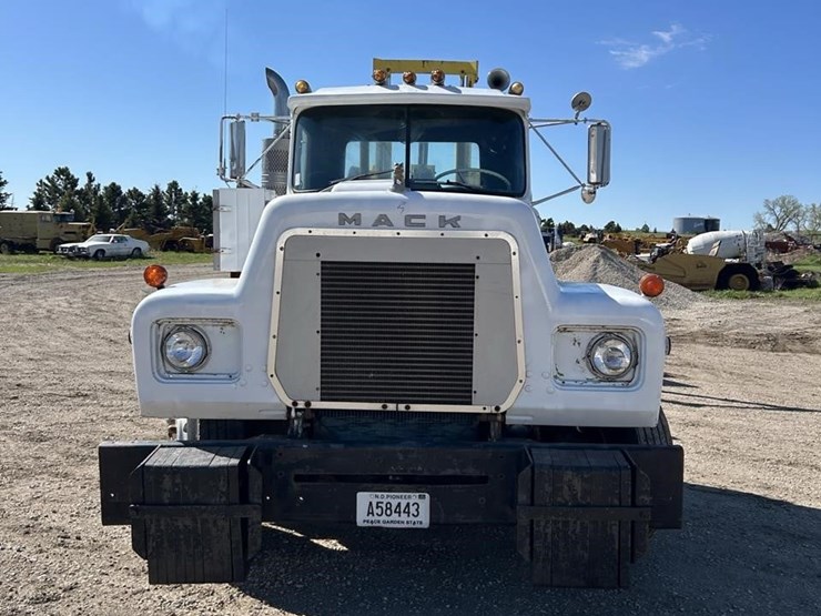 1973-mack-rl786lst-4401-image-2