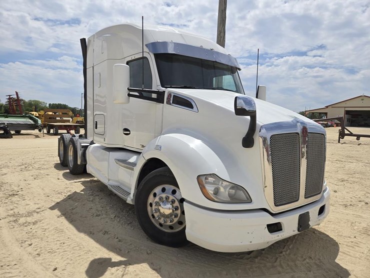 2018-kenworth-t680-image-3