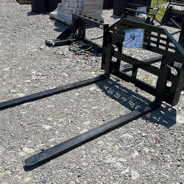 Unused 2026 FUTURE FT-DHC Skid Steer Forks - [Skid Steer Attachments] Attachment