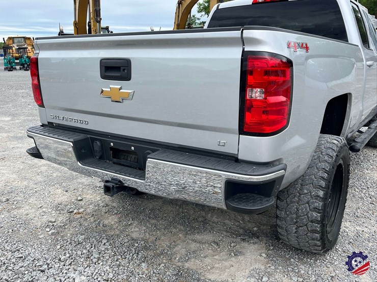 2017-chevrolet-silverado-lt-pickup-truck-image-32