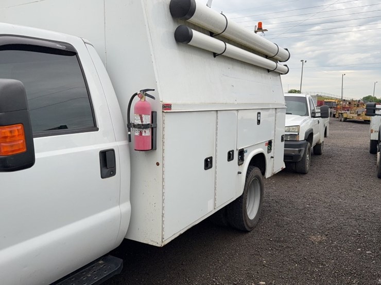 2015-ford-f550-image-15
