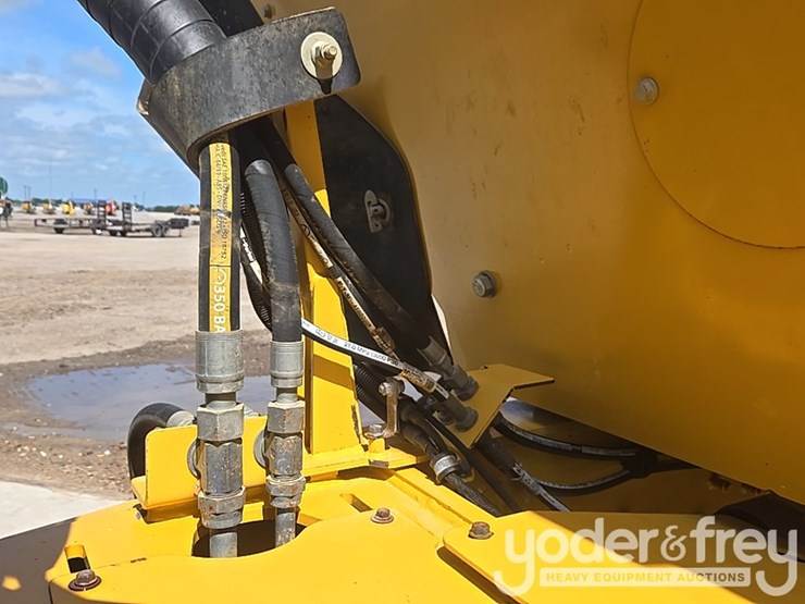 2023-deere-260e-image-16