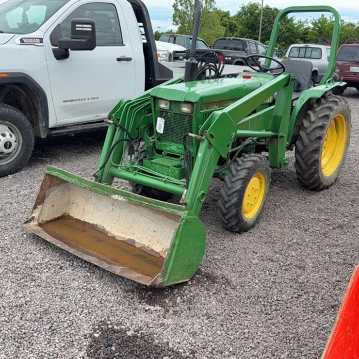 JOHN DEERE 750
