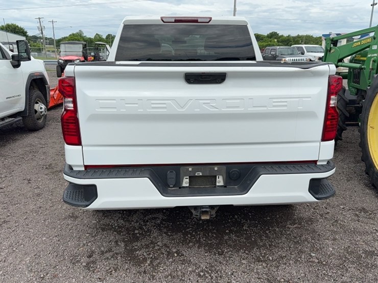 #3014-•-2022-chevy-silverado-pickup-truck-image-9