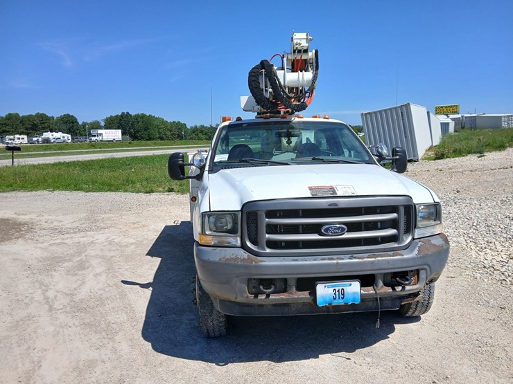 2003-ford-f550-image-14