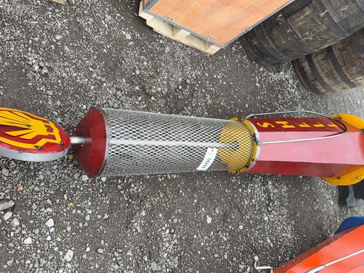 #6042-•-shell-gas-pump-yard-ornament-image-1