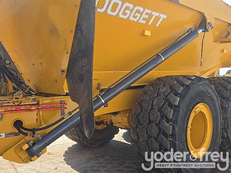 2023-deere-260e-image-15