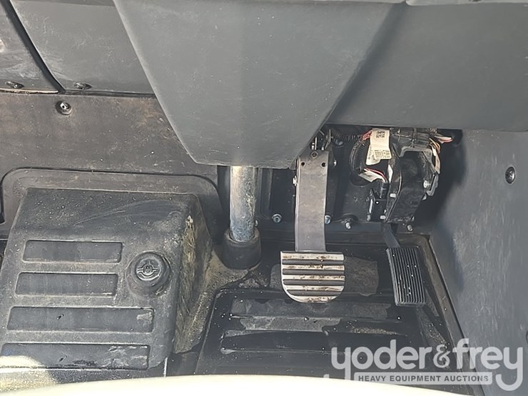 2023-deere-260e-image-47