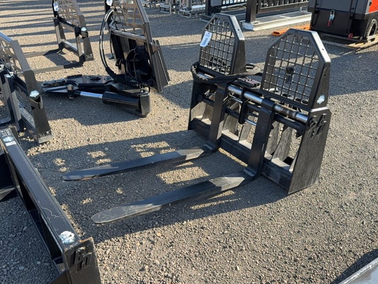#2047-•-blue-diamond-48"-skid-steer-pallet-forks-image-1