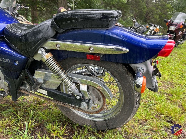 2007-suzuki-gz250-motorcycle-image-8