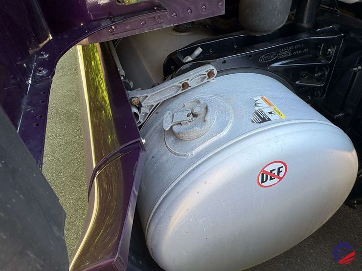 2020-peterbilt-579-image-36