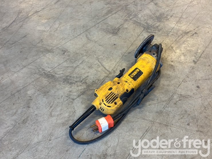makita-9557nb-angle-grinder,-dewalt-d28144-angle-grinder,-3"-2"-belt-sander-image-8