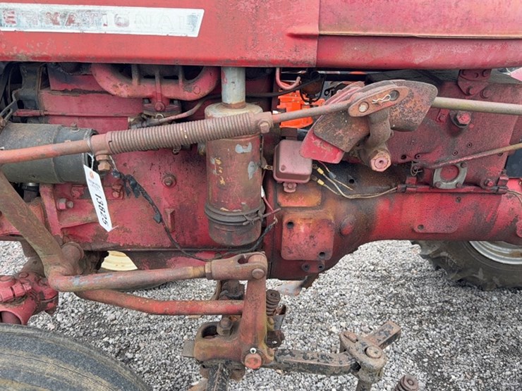 #3071-•-international-tractor-image-15
