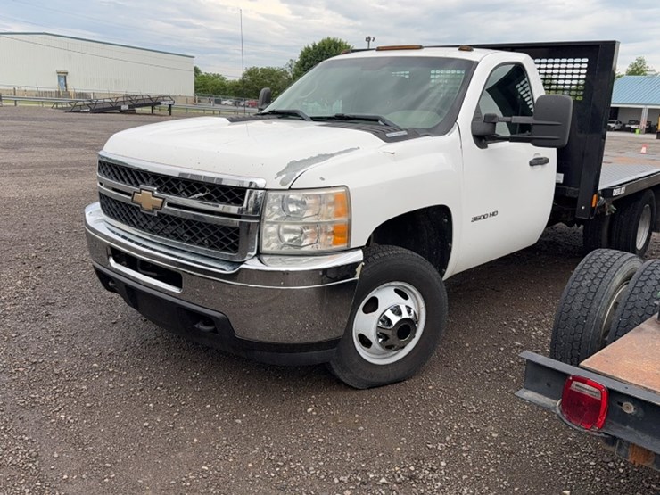 2012-chevrolet-3500-image-1