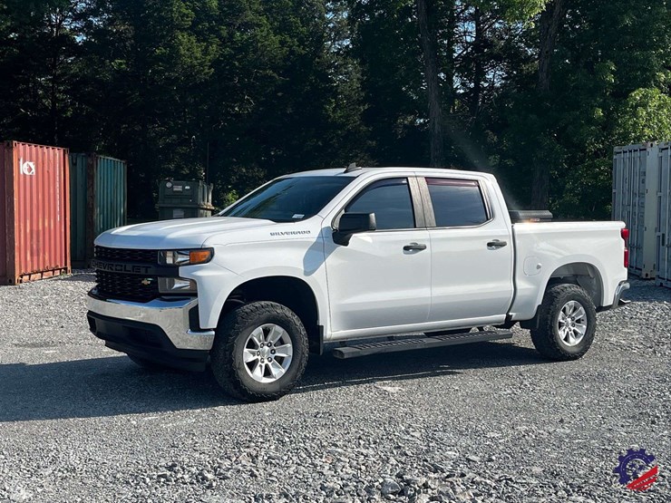 2019-chevrolet-silverado-truck-image-1