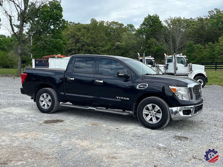 2017-nissan-titan-image-6