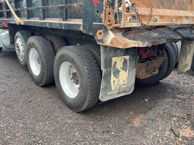 2006-peterbilt-335-image-10