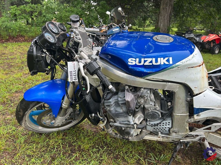 1995-suzuki-gsx-r750w-motorcycle-image-5
