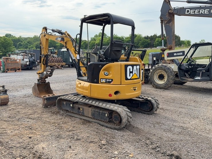 caterpillar-303-image-12