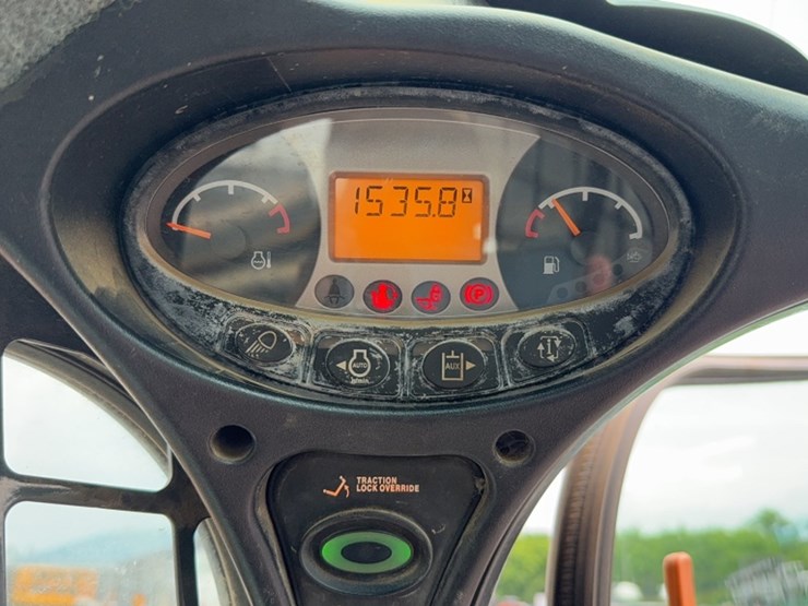 2018-bobcat-t740-image-15